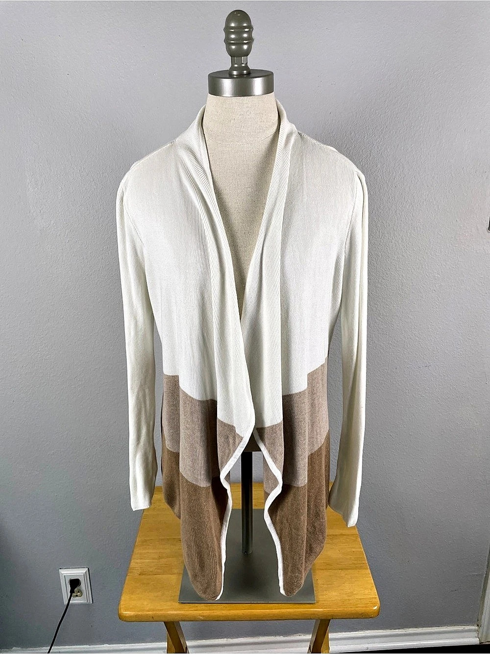 White House Black Market Color Block Cardigan in White & Tan & Brown Size Medium